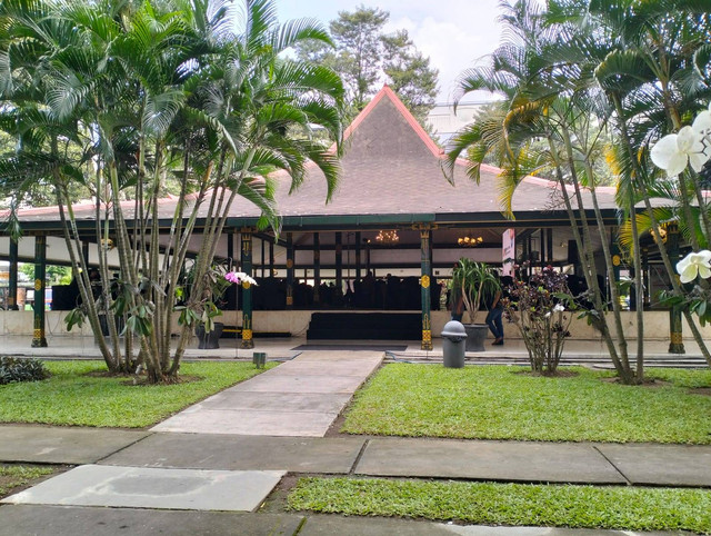 Pendopo Agung Royal Ambarrukmo yang akan jadi lokasi akad nikah Kaesang dan Erina Gudono. Foto: Erfanto/Tugu Jogja