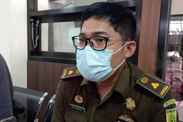 Kepala Seksi Pidana Khusus (Kasi Pidsus) Kejari Bojonegoro, Adi Wibowo, saat beri keterangan. (Foto:Dok Istimewa)