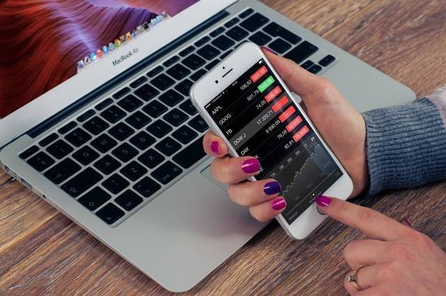 Ilustrasi biaya investasi. Foto: Unsplash