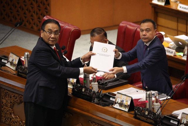 Ketua Komisi III, Bambang Wuryanto melaporkan tingkat II/pengambilan keputusan atas RUU tentang KUHP pada sidang Paripurna di gedung parlemen DPR, Jakarta, Selasa (6/12/2022). Foto: Aditia Noviansyah/kumparan