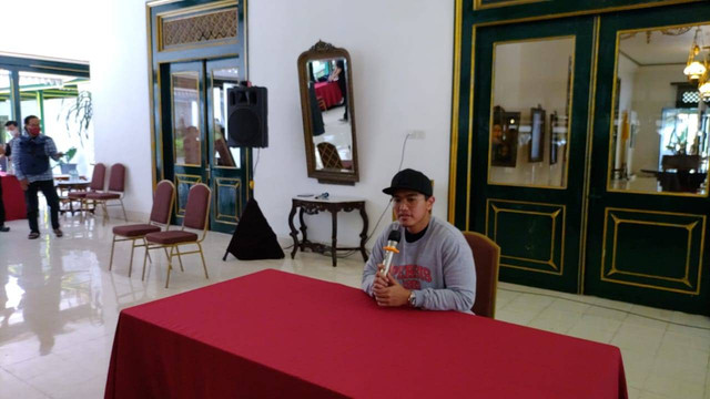 Kaesang Pangarep memberikan keterangan pers usai gladi nikah di Pendapa Ageng Royal Ambarrukmo, Kabupaten Sleman, Selasa (6/12/2022). Foto: Arfiansyah Panji Purnandaru/kumparan