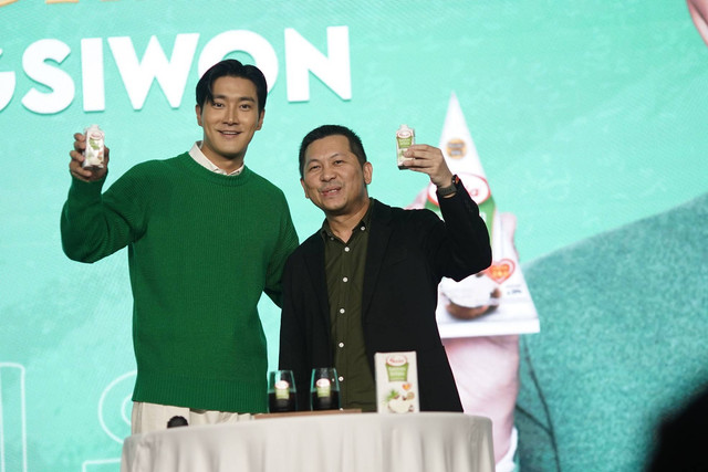 Choi Siwon jadi brand ambassador Sasa santan, dalam acara meet and greet di Jakarta (5/11/22). Foto: Dok. Sasa