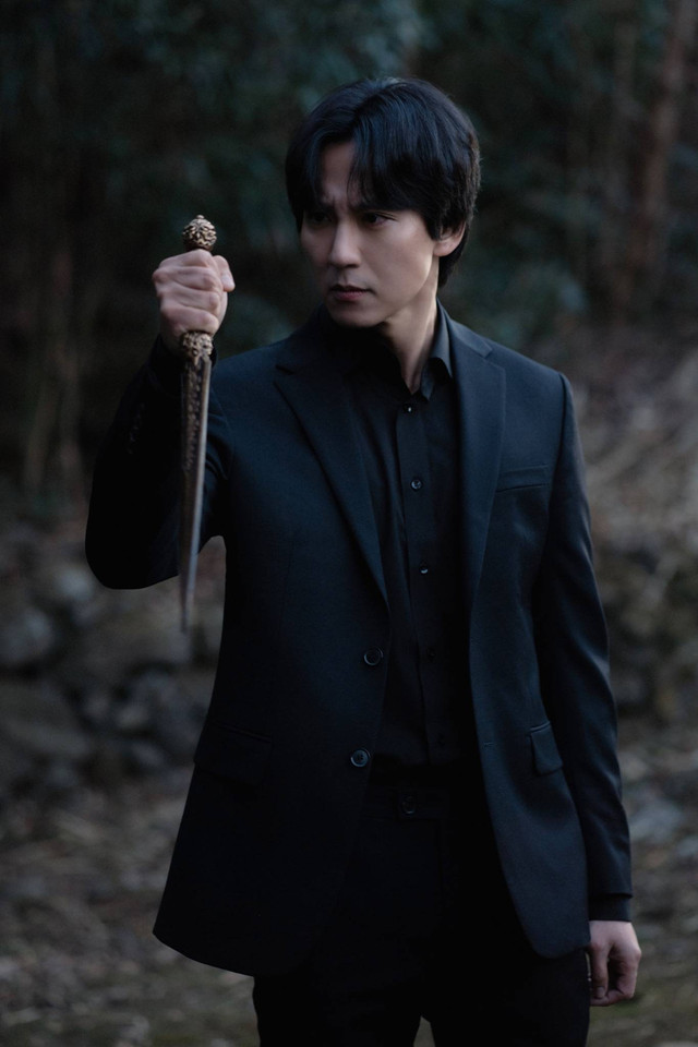 Kim Nam-gil tampil di Drama Korea Island. Foto: Dok. Prime Video