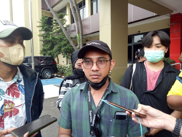 Faisal Putra (25), ayah kandung dari balita berusia dua tahun yang tewas dianiaya di Apartemen Kalibata City. Dirinya berencana melaporkan mantan istrinya atas tindak kelalaian.  Foto: Ananta Erlangga/kumparan