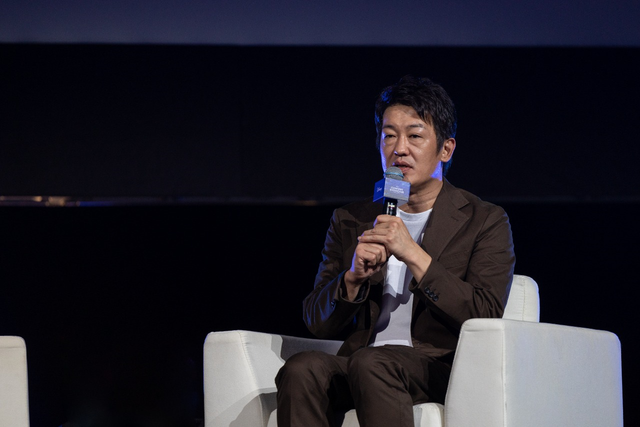 Pemain serial Big Bet, Heo Sung-tae, dalam konferensi pers di acara Disney Content Showcase di Singapura. Foto: The Walt Disney Company