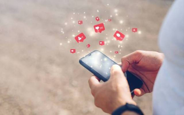 Ilsutrasi cara mengembalikan DM yang terhapus. Foto: Unsplash. 