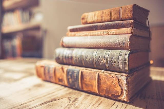 Ilustrasi sejarah dalam sebuah karya seni. Foto: Unsplash/Chris Lawton