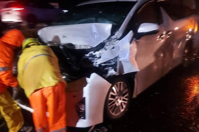 Kecelakaan beruntun di KM 70 Tol Serang, Rabu (7/12). Foto: Dok. Istimewa