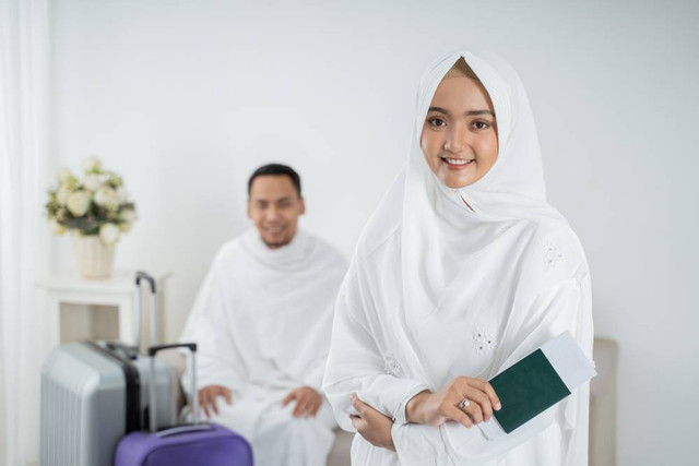 Ilustrasi berangkat ibadah umrah. Foto: Odua Images/Shutterstock