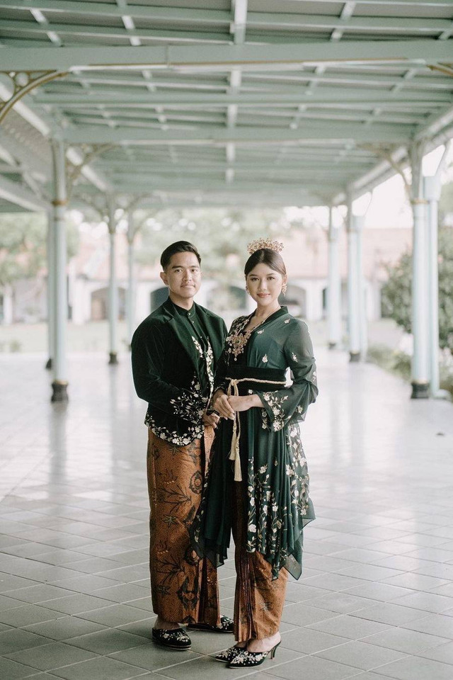 Kaesang dan Erina Gudono di Puro Mangkunegaran. Foto: Instagram/@kaesangp