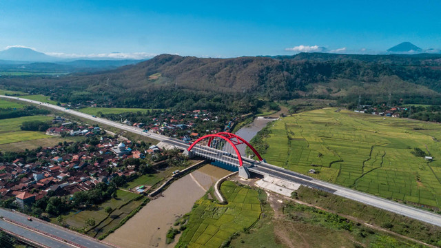 PT Waskita Karya Tbk melakukan aksi korporasi pada ruas Tol Semarang-Batang. Foto: Dok. PT Waskita Karya Tbk