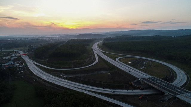 PT Waskita Karya Tbk melakukan aksi korporasi pada ruas Tol Semarang-Batang. Foto: Dok. PT Waskita Karya Tbk 