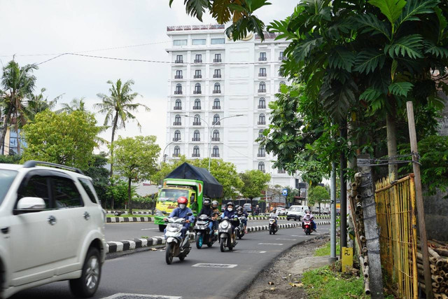 Jalur lambat ringroad utara Yogya pada Rabu (8/12) siang. Foto: Widi Erha Pradana