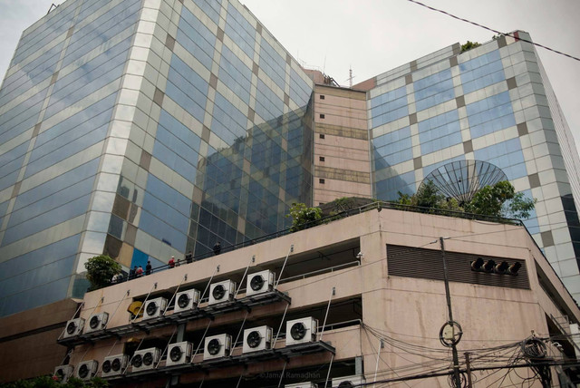 Lokasi kebakaran di lantai 5 Gedung Sentra Mulya Kantor Ditjen Imigrasi Kemenkumham, Jakarta, Kamis (8/12/2022). Foto: Jamal Ramadhan/kumparan