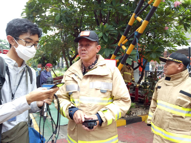 Plt Kasudin Gulkarmat Jakarta Selatan, Sugeng saat ditemui di lokasi kebakaran. Foto: Ananta Erlangga/kumparan