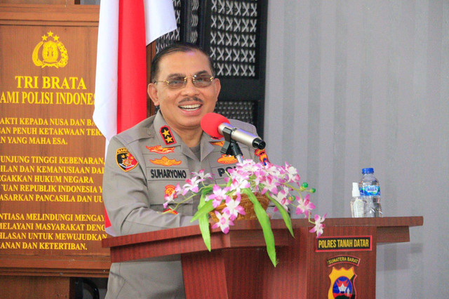 Irjen Pol Suharyono dalam kunjungan kerjanya ke Polres Tanah Datar, Kamis (8/12/2022). Dokumentasi: Humas Polda Sumbar