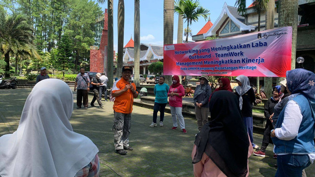 Peserta yang terdisi dari 20 pelaku usaha ini bersiap mengikuti kegiatan outbond. Foto / dok ABM