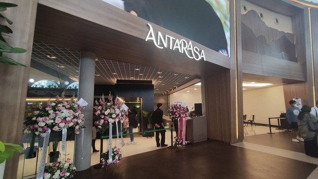Suasana di luar restoran Antarasa di Puri Indah Mall, Jakarta Barat (8/12/22). Foto: Riad Nur Hikmah/kumparan