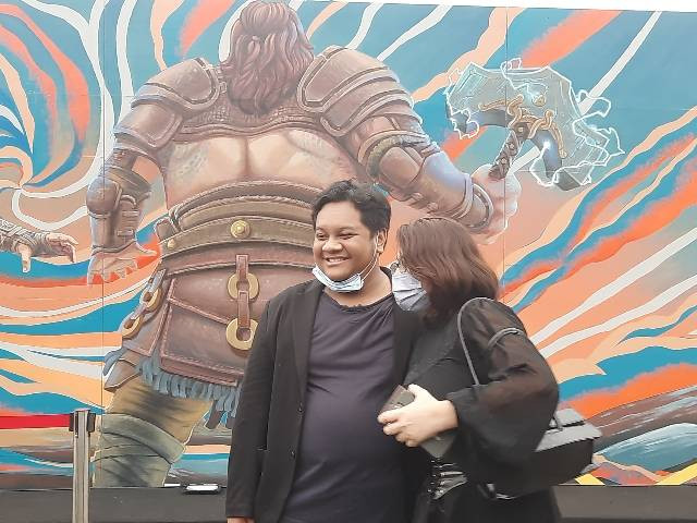 Tara Arts sedang menghadiri acara game God Of War di Kota Tua. Sumber: Foto pribadi.