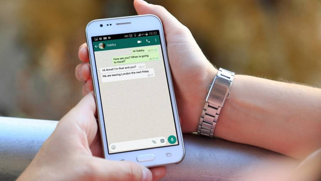 Cara mengganti wallpaper keyboard WA. Foto: Shutterstock