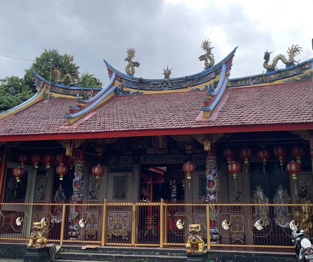 Kelenteng Kwan Tee Kiong yang berada di Jalan Poncowinatan, Yogyakarta. (Sumber: dokumentasi pribadi)