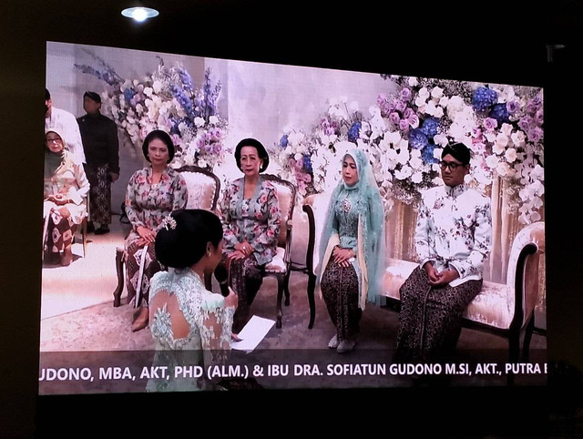 Prosesi sungkeman Erina Gudono, Jumat (9/12/2022). Foto: Maria Wulan/Tugu Jogja