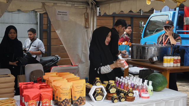 Danone Indonesia menggandeng Kampus Bisnis Umar Usman menggelar talkshow dalam rangkaian acara “Entrepreneur Most Festival 2022” pada (Rabu, 07/12/2022)