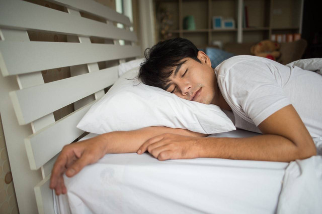 https://www.freepik.com/free-photo/man-sleeping-bed-morning_3395786.htm#query=sleep&position=26&from_view=search&track=sph