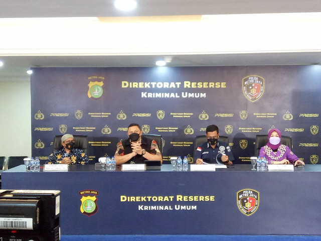 Konferensi pers akhir penyampaian hasil penyelidikan kasus tewasnya satu keluarga di Kalideres, Jumat (9/12). Foto: Ananta Erlangga/kumparan