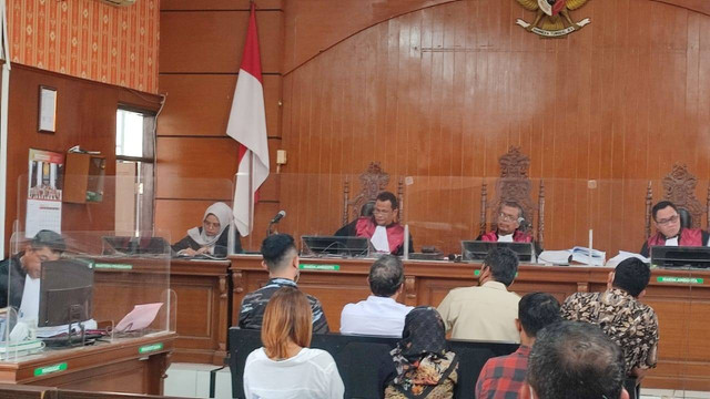 Suasana sidang kasus penipuan oleh Eks Ketua DPRD Jabar, Irfan Suryanagara, di PN Bale Bandung pada Jumat (9/12/2022). Foto: Rachmadi Rasyad/kumparan