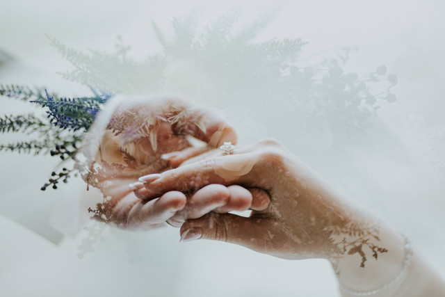 Ilustrasi Ucapan Pernikahan Barakallah. Foto: Unsplash/Alvin Mahmudov.