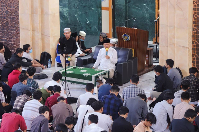 Bupati Karanganyar Bagikan 5 Tips Jadi Manusia Bertaqwa pada Jamaah Cinta Subuh UMS. Foto Humas UMS