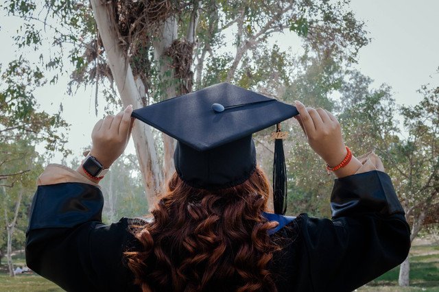 Ilustrasi Ucapan Selamat atas Kelulusan. Foto: Unsplash/Melanie Rosillo Galvan.
