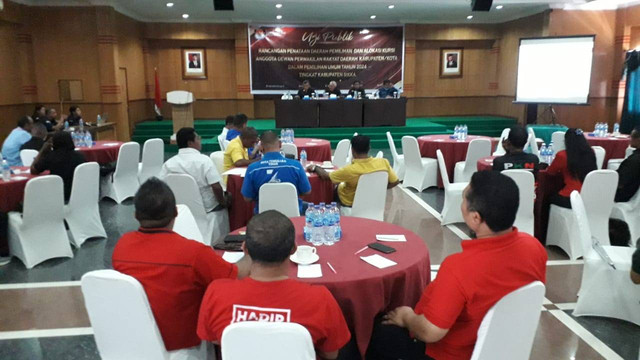 Keterangan foto: KPU Sikka melaksanakan uji publik terkait Penataan Dapil di Hotel Sylvia Maumere, Sabtu ( 10/12). Foto: Athy Meaq.