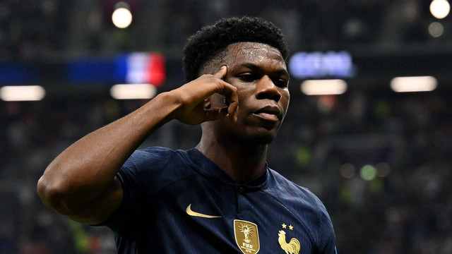Aurelien Tchouameni dari Prancis merayakan gol pada pertandingan perempat final Piala Dunia 2022 Inggris melawan Prancis di Stadion Al Bayt, Al Khor, Qatar - 10 Desember 2022. Foto: Dylan Martinez/REUTERS