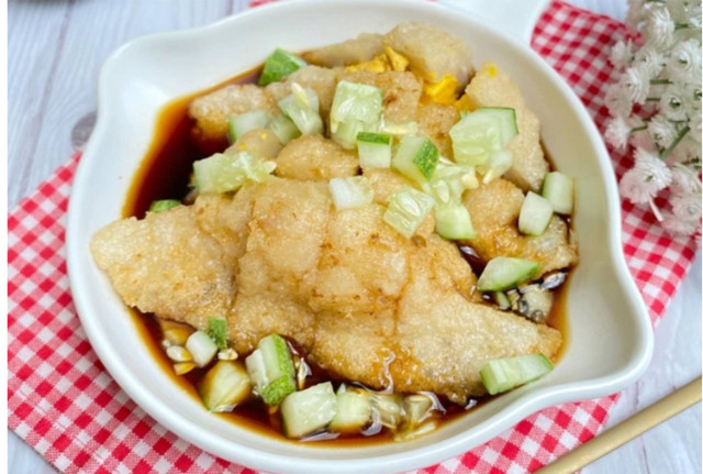 Pempek kapal selam khas Palembang. Foto : Instagram @debbie_ariesthea