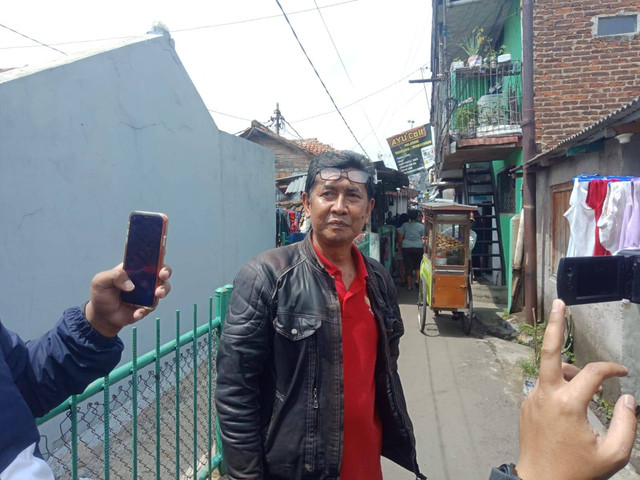 Agus Suherman, Ketua RW tempat terduga teroris bom bunuh diri tinggal di Bandung, Senin (12/12).  Foto: Dok. Istimewa