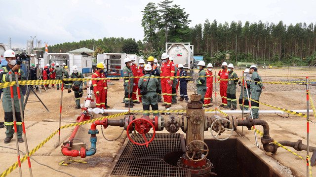 PetroChina International Jabung Ltd. melakukan uji coba lapangan CO2 Injection Huff & Puff yaitu memasukkan uap panas di sumur minyak Gemah-6 di Wilayah Kerja (WK) Jabung di Tanjung Jabung Timur, Jambi, Kamis (8/12/2022). Foto: Dok. SKK Migas 