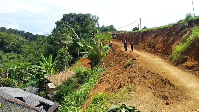 Foto paska gempabumi Cianjur (Sumber Foto : Tim Reaksi Cepat Bencana, Badan Informasi Geospasial, Desember 2022)