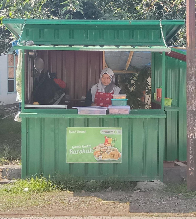 Bantu Ekonomi Keluarga, Ibu Harsinah Gigih Jualan dengan Lapak IZI-PDSB