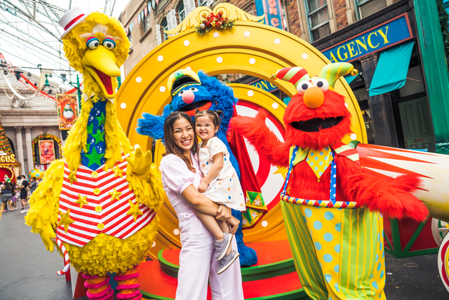 Universal Studios Singapore mengadakan rangkaian event spesial bertajuk A Universal Christmas hingga 2 Januari 2023. Foto: Dok. Resorts World Sentosa