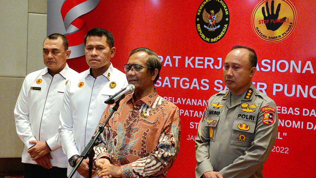 Menko Polhukam Mahfud MD Saat Memberikan Keterangan Pers Usai Hadiri Acara Rakernas Satgas Saber Pungli, Selasa (13/12/2022). Foto: Aprilandika Pratama/kumparan