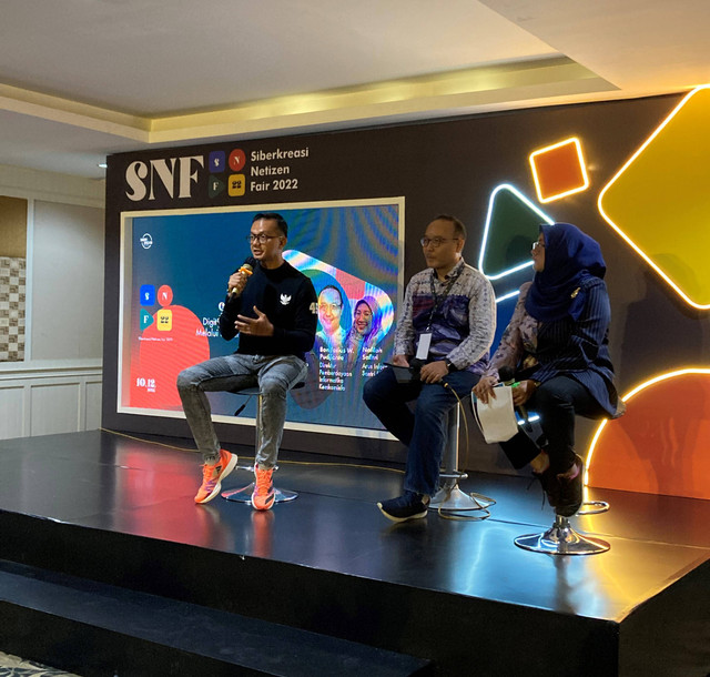 Direktur Pemberdayaan Informatika (Bonifasius Wahyu Pudjianto) dalam sesi workshop Siberkreasi Netizen Fair 2022