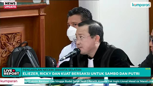 Ekspresi Sambo saat Eliezer ngegas ke kuasa hukumnya. Foto: Dok. tangkapan layan YouTube kumparan