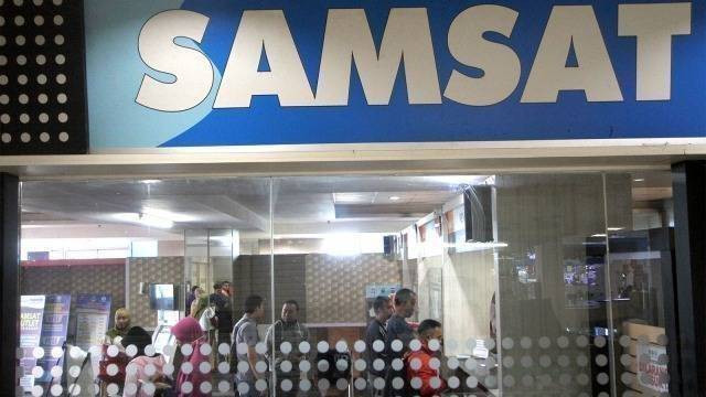 Samsat Pedurungan. Foto: ANTARA FOTO/Yulius Satria Wijaya
