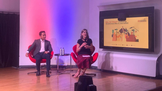 Paparan Profesor Media, Public Affairs, dan International Affairs George Washington University dalam Sesi 'Who, Me? Biased? Combating Unconscious Bias in Journalism' pada Selasa (13/12/2022). Foto: Thalitha Avifah Yuristiana/kumparan