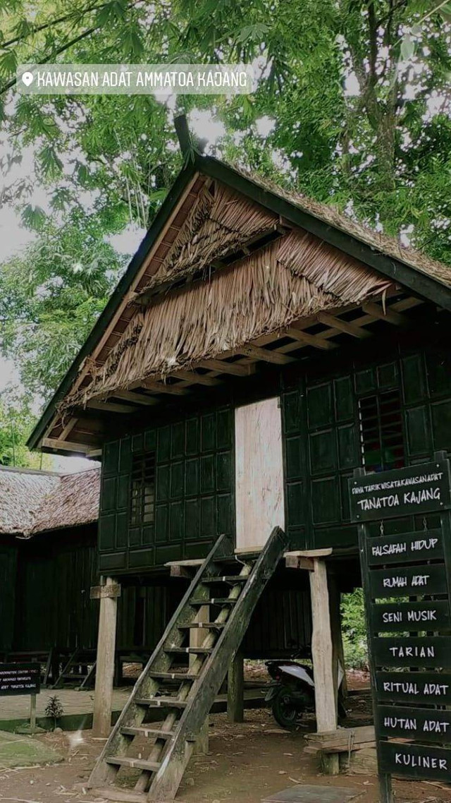 Rumah adat masyarakat suku Ammatoa kajang. Dokumentasi, 12 September 2021