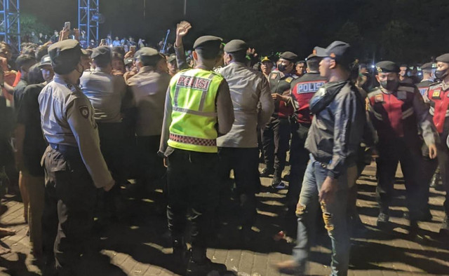 Pembukaan Porkab Ricuh saat Bupati Tuban Duet dengan Arda Naff