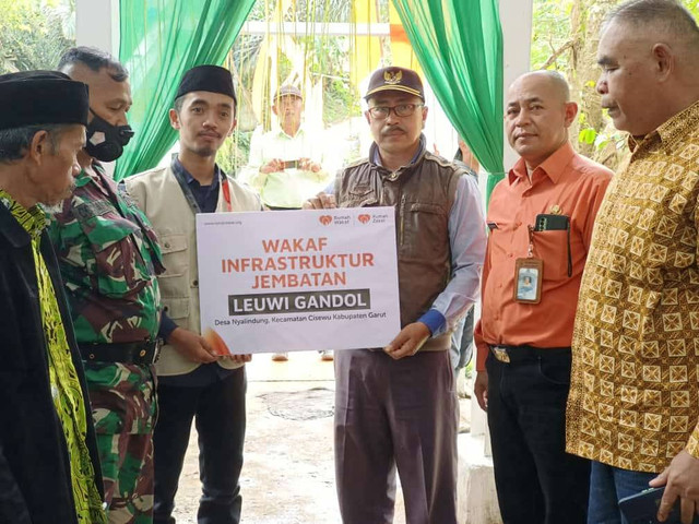 Wakaf Pembangunan Jembatan Leuwi Gandol, Cisewu Akhirnya Diresmikan ...