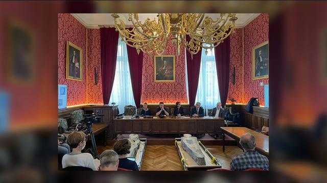 Dua sarkofagus yang ditemukan di Katedral Notre Dame. Foto:  University of Toulouse III